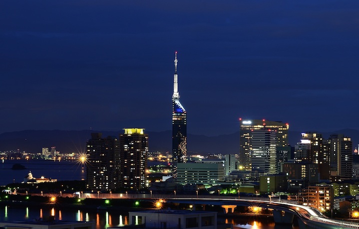 国内3番目に大きな福岡タワーを漫喫！