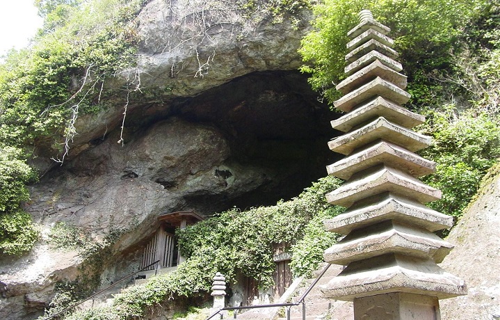 宮本武蔵ゆかりの洞窟、霊巌洞