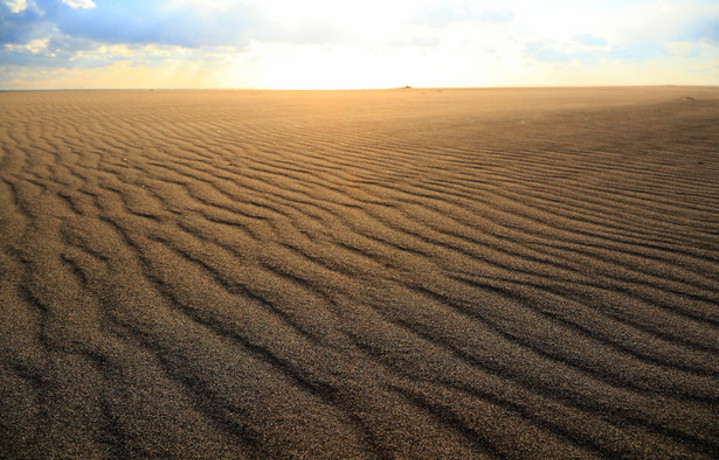 日本の砂丘は鳥取だけじゃない！隠れ絶景スポット「中田島砂丘」