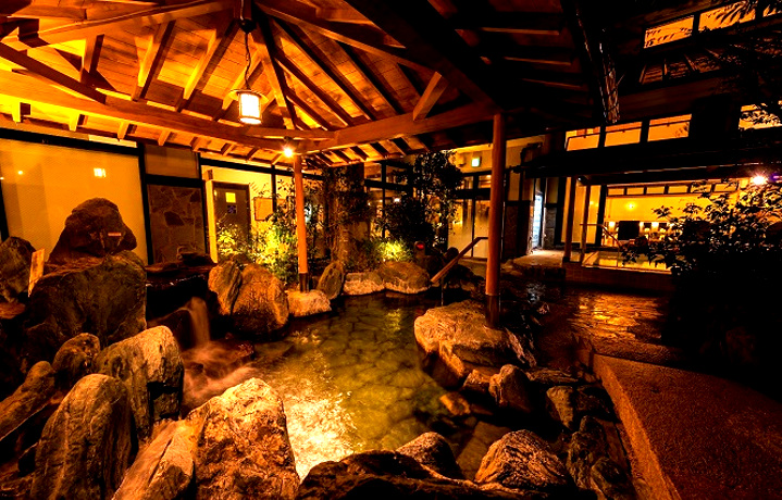 １０種類のお風呂と岩盤浴が楽しめる「RAKU SPA Cafe 浜松」
